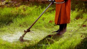 Por que o motor da roçadeira esquenta demais após revisão?