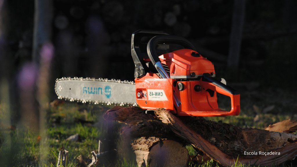 Como fazer a limpeza da motosserra
